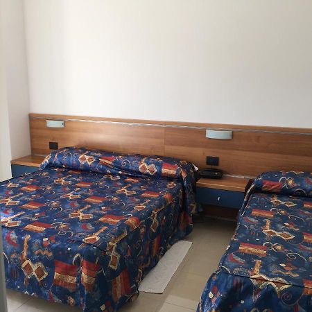 Hotel Athena Pesaro Extérieur photo