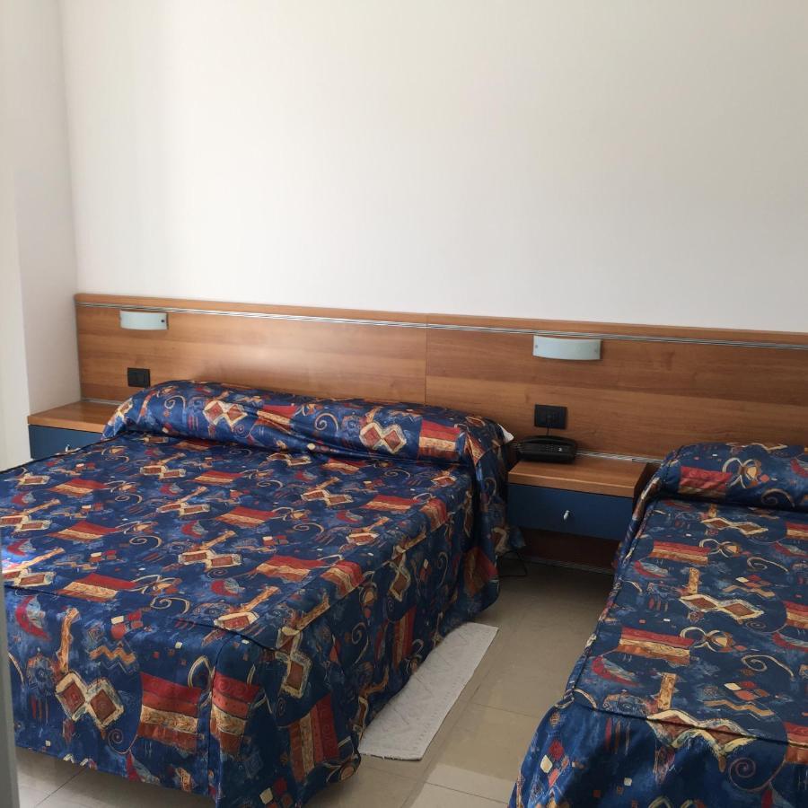 Hotel Athena Pesaro Extérieur photo