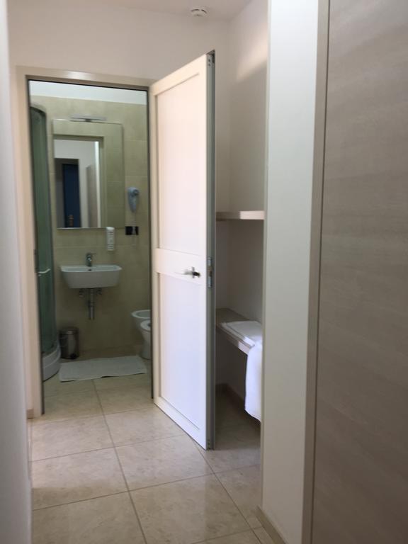 Hotel Athena Pesaro Chambre photo