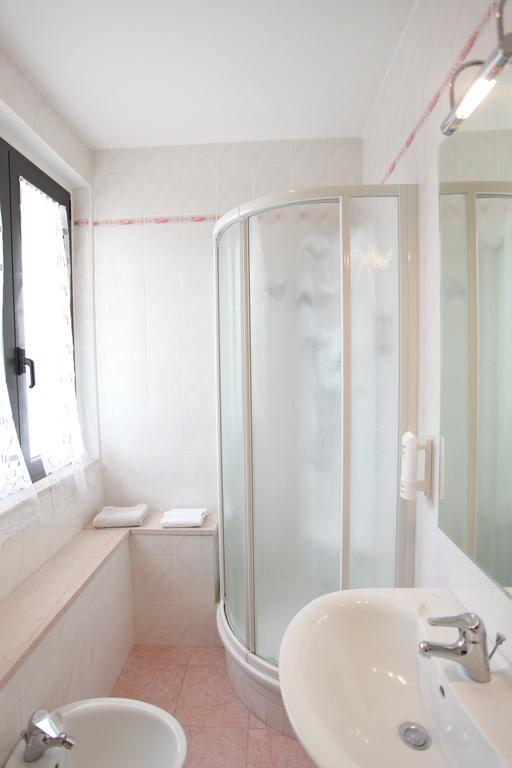Hotel Athena Pesaro Chambre photo