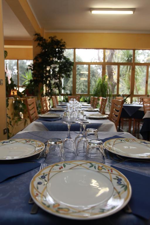 Hotel Athena Pesaro Extérieur photo
