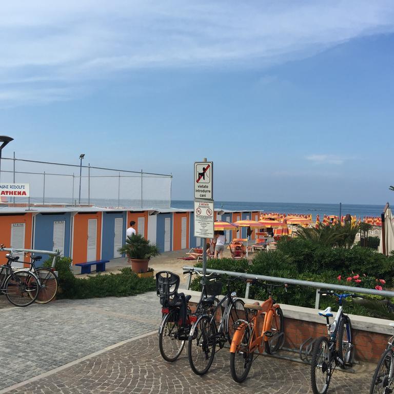 Hotel Athena Pesaro Extérieur photo