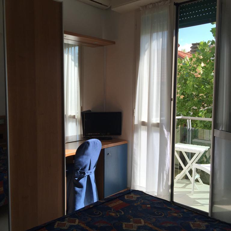 Hotel Athena Pesaro Extérieur photo